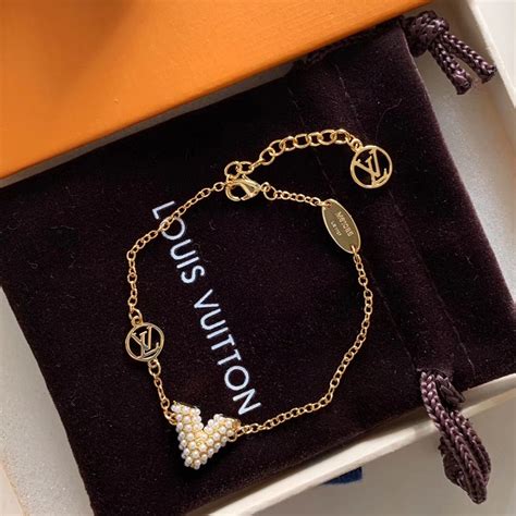 collezione essential v louis vuitton|louis vuitton essential v jewelry.